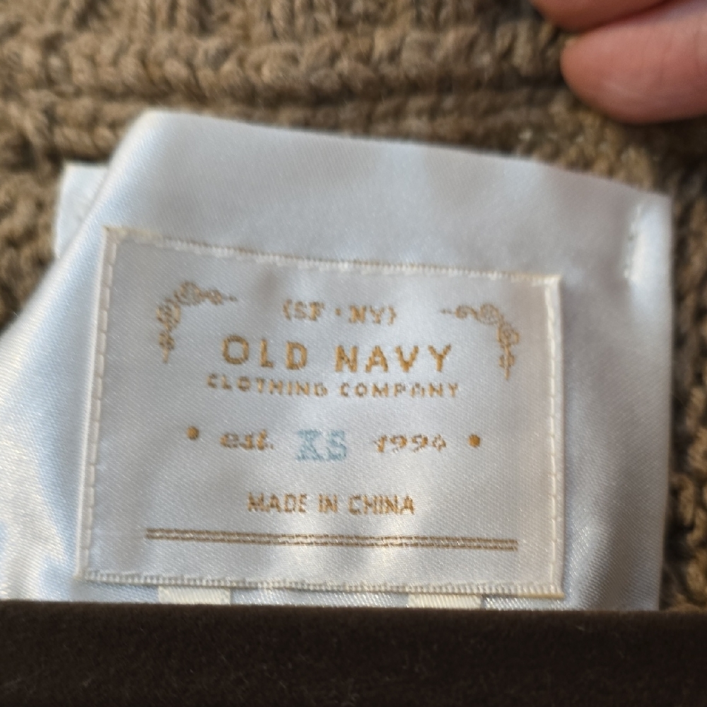 Old Navy V-Neck Cable Knit Sweater - Light Brown/Tan. Size XS - Picture 8 of 14